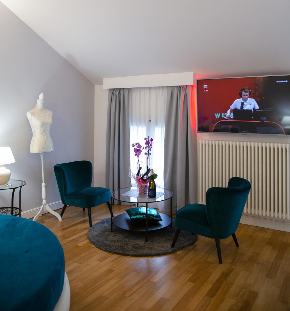 Marina Centro Suite Римини Экстерьер фото